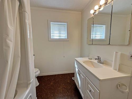 101 Churchill Street, Nipigon, ON - Indoor Photo Showing Bathroom