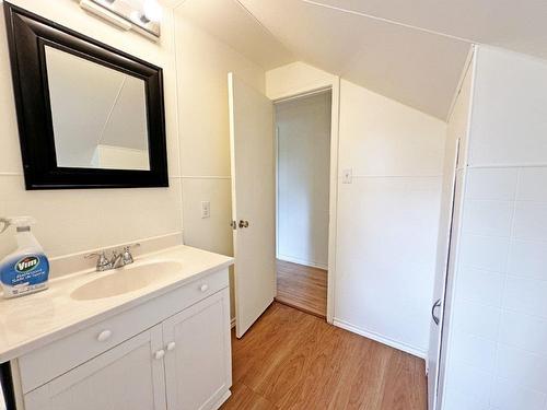 101 Churchill Street, Nipigon, ON - Indoor Photo Showing Bathroom