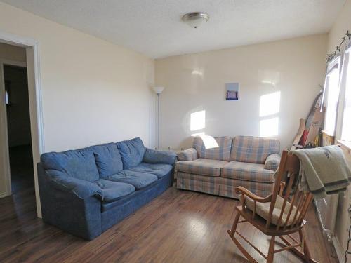 46 Front Street, Nipigon, ON - Indoor Photo Showing Living Room