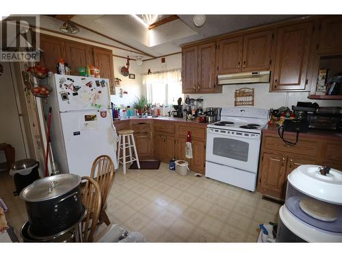 3775 Hardy Mountain Road, Grand Forks, BC - Indoor Photo Showing Kitchen