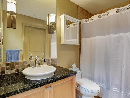 405-1620 Mckenzie Ave, Saanich, BC - Indoor Photo Showing Bathroom