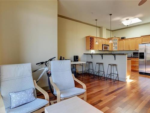 405-1620 Mckenzie Ave, Saanich, BC - Indoor Photo Showing Kitchen