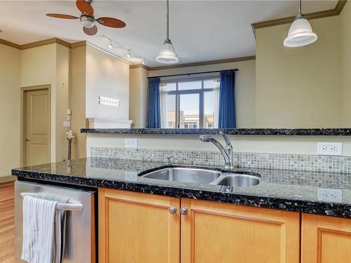 405-1620 Mckenzie Ave, Saanich, BC - Indoor Photo Showing Kitchen With Double Sink