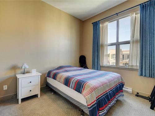 405-1620 Mckenzie Ave, Saanich, BC - Indoor Photo Showing Bedroom