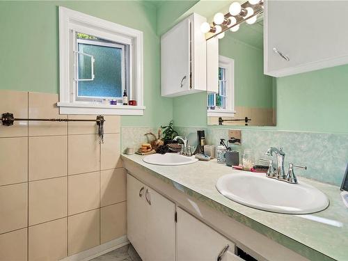 1260 Sayward Rd, Sayward, BC - Indoor Photo Showing Bathroom