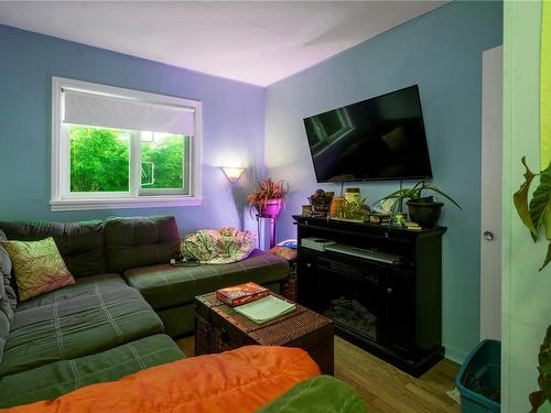 1260 Sayward Rd, Sayward, BC - Indoor Photo Showing Living Room