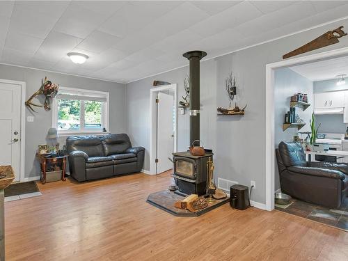 1260 Sayward Rd, Sayward, BC - Indoor Photo Showing Living Room