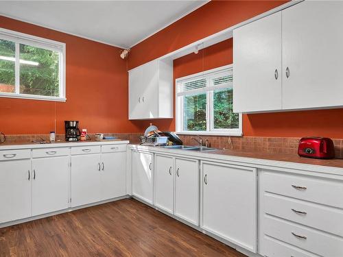 1260 Sayward Rd, Sayward, BC - Indoor Photo Showing Kitchen With Double Sink