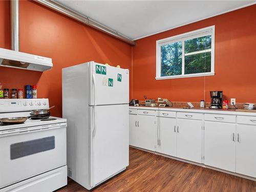 1260 Sayward Rd, Sayward, BC - Indoor Photo Showing Kitchen