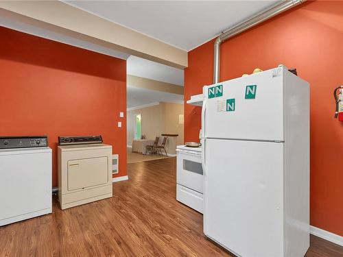 1260 Sayward Rd, Sayward, BC - Indoor Photo Showing Kitchen