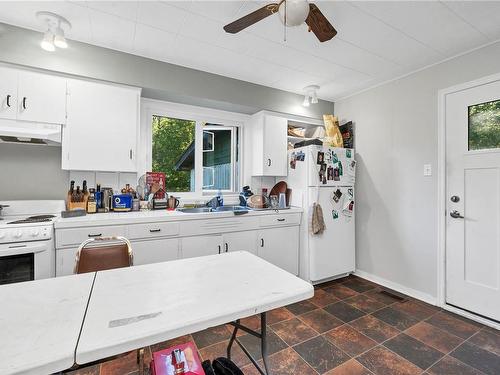 1260 Sayward Rd, Sayward, BC - Indoor Photo Showing Kitchen With Double Sink