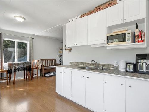 1260 Sayward Rd, Sayward, BC - Indoor Photo Showing Kitchen With Double Sink