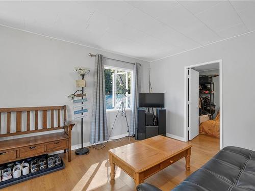 1260 Sayward Rd, Sayward, BC - Indoor Photo Showing Living Room