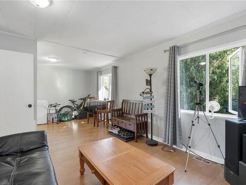 1260 Sayward Rd, Sayward, BC - Indoor Photo Showing Living Room