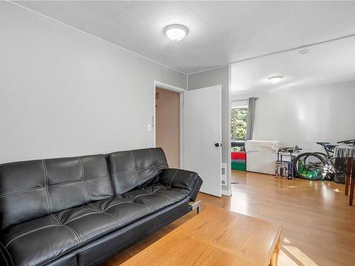 1260 Sayward Rd, Sayward, BC - Indoor Photo Showing Living Room