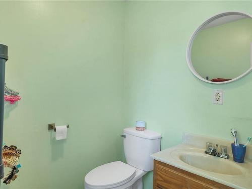 1260 Sayward Rd, Sayward, BC - Indoor Photo Showing Bathroom