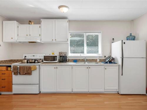 1260 Sayward Rd, Sayward, BC - Indoor Photo Showing Kitchen With Double Sink