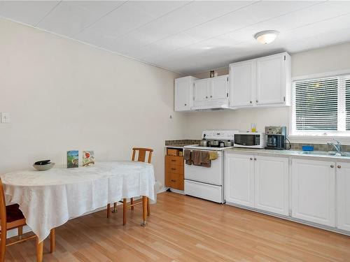 1260 Sayward Rd, Sayward, BC - Indoor Photo Showing Kitchen