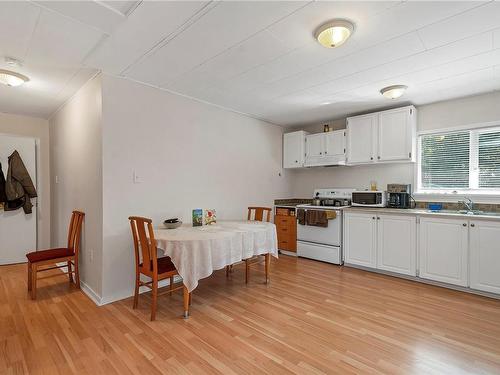 1260 Sayward Rd, Sayward, BC - Indoor Photo Showing Kitchen With Double Sink