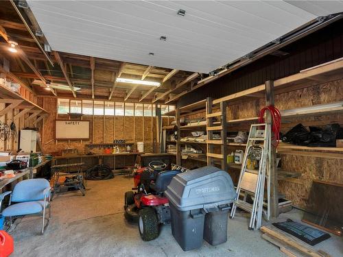 1260 Sayward Rd, Sayward, BC - Indoor Photo Showing Garage