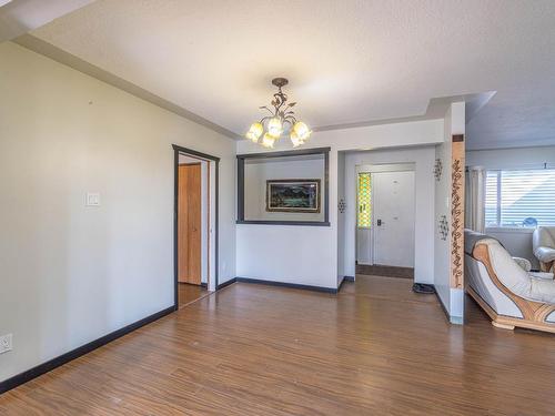 2215 Barbara Ave, Kamloops, BC - Indoor