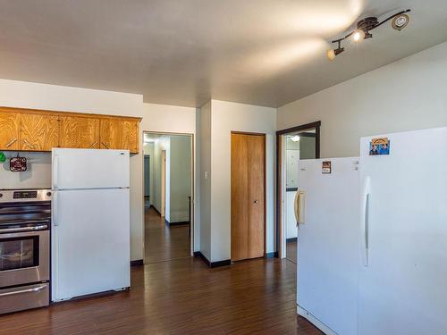 2215 Barbara Ave, Kamloops, BC - Indoor Photo Showing Kitchen