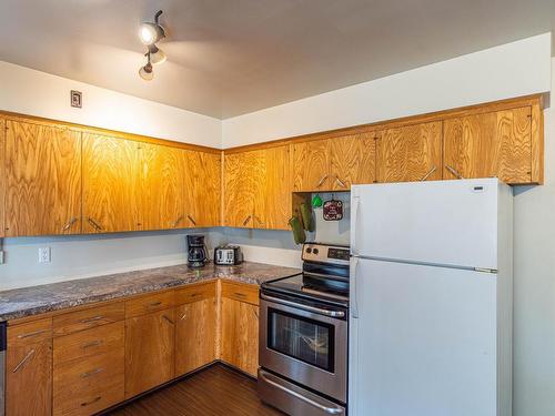 2215 Barbara Ave, Kamloops, BC - Indoor Photo Showing Kitchen