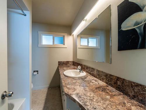 2215 Barbara Ave, Kamloops, BC - Indoor Photo Showing Bathroom