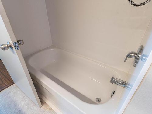 2215 Barbara Ave, Kamloops, BC - Indoor Photo Showing Bathroom