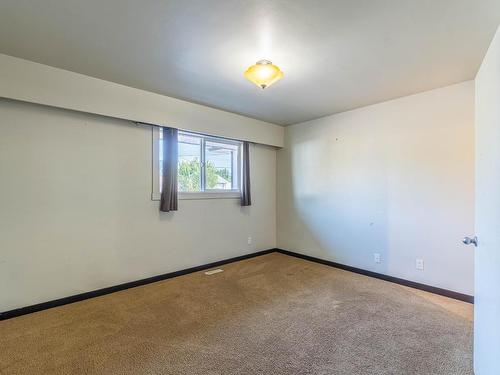 2215 Barbara Ave, Kamloops, BC - Indoor Photo Showing Other Room