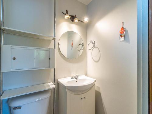 2215 Barbara Ave, Kamloops, BC - Indoor Photo Showing Bathroom