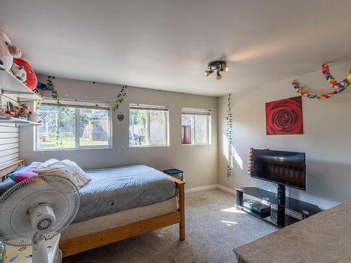 2215 Barbara Ave, Kamloops, BC - Indoor Photo Showing Bedroom