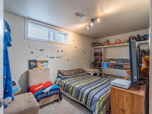 2215 Barbara Ave, Kamloops, BC - Indoor Photo Showing Bedroom