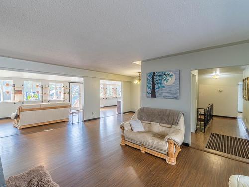 2215 Barbara Ave, Kamloops, BC - Indoor Photo Showing Living Room