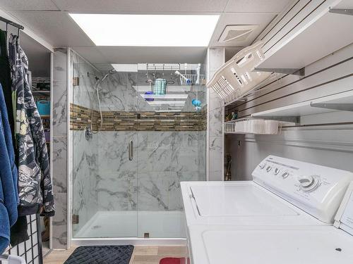 2215 Barbara Ave, Kamloops, BC - Indoor Photo Showing Laundry Room