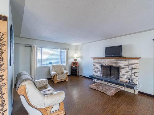 2215 Barbara Ave, Kamloops, BC - Indoor Photo Showing Living Room With Fireplace