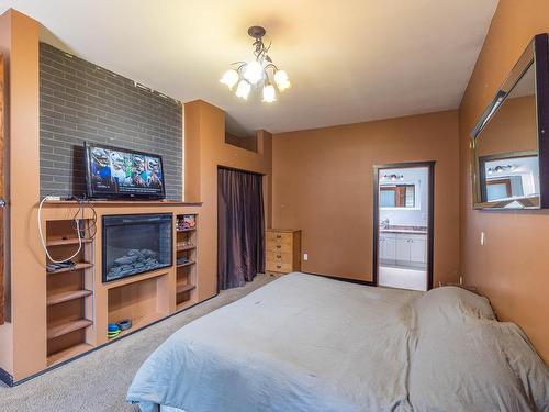 2215 Barbara Ave, Kamloops, BC - Indoor Photo Showing Bedroom