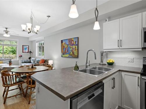 105-1900 Tulsa Rd, Nanaimo, BC - Indoor Photo Showing Kitchen With Double Sink