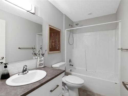 105-1900 Tulsa Rd, Nanaimo, BC - Indoor Photo Showing Bathroom