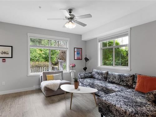 105-1900 Tulsa Rd, Nanaimo, BC - Indoor Photo Showing Living Room