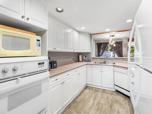 3-763 Front Street, Kamloops, BC - Indoor Photo Showing Kitchen With Double Sink