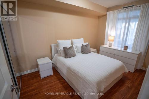 303 - 9235 Jane Street, Vaughan (Maple), ON - Indoor Photo Showing Bedroom