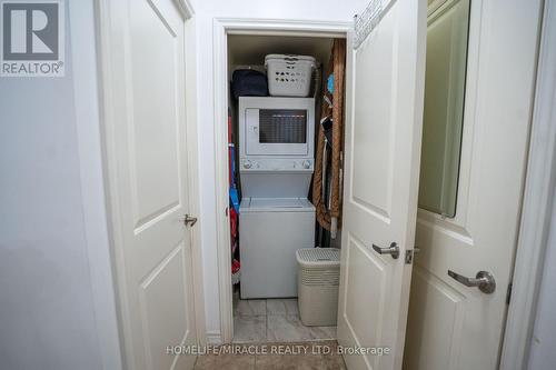 303 - 9235 Jane Street, Vaughan, ON - Indoor Photo Showing Laundry Room