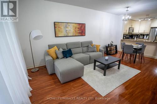 303 - 9235 Jane Street, Vaughan, ON - Indoor Photo Showing Living Room