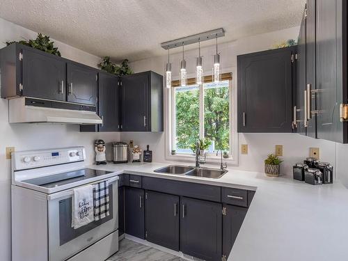 2120 Omineca Drive, Kamloops, BC - Indoor Photo Showing Kitchen With Double Sink