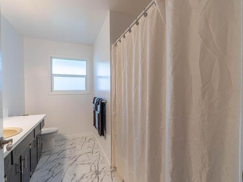 2120 Omineca Drive, Kamloops, BC - Indoor Photo Showing Bathroom