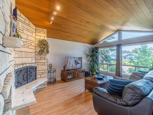 2120 Omineca Drive, Kamloops, BC - Indoor Photo Showing Living Room With Fireplace