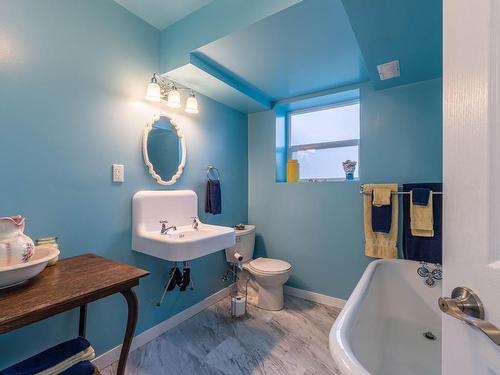 2120 Omineca Drive, Kamloops, BC - Indoor Photo Showing Bathroom