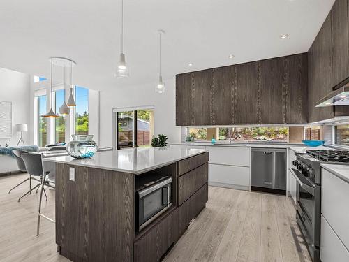 1358 Rockcress Drive, Kamloops, BC - Indoor Photo Showing Kitchen With Upgraded Kitchen