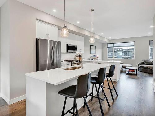 133-1901 Qu'Appelle Blvd, Kamloops, BC - Indoor Photo Showing Kitchen With Stainless Steel Kitchen With Upgraded Kitchen